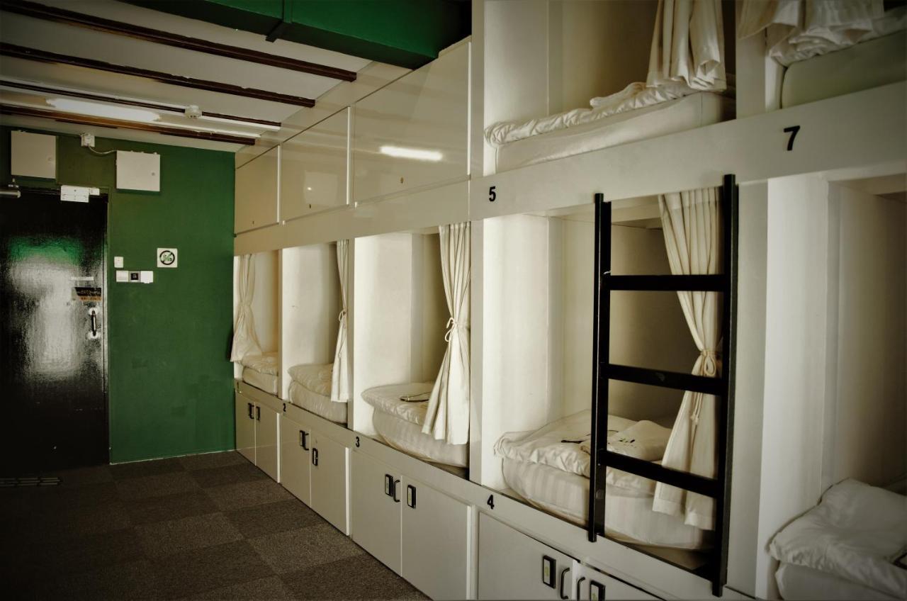 Capsulehotel Wink At Mosque Street 2*