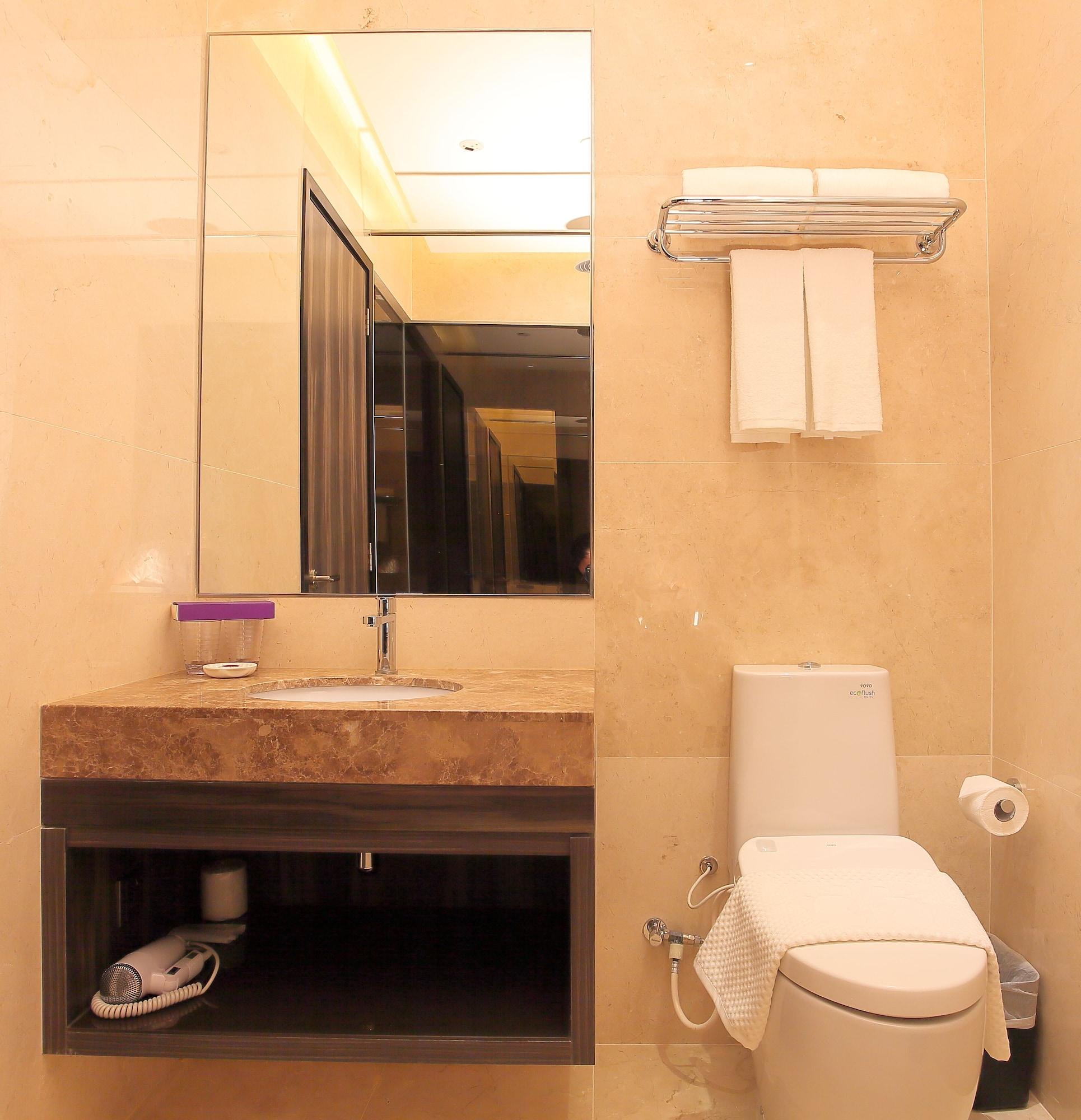 Hotel Aqueen Paya Lebar 4*