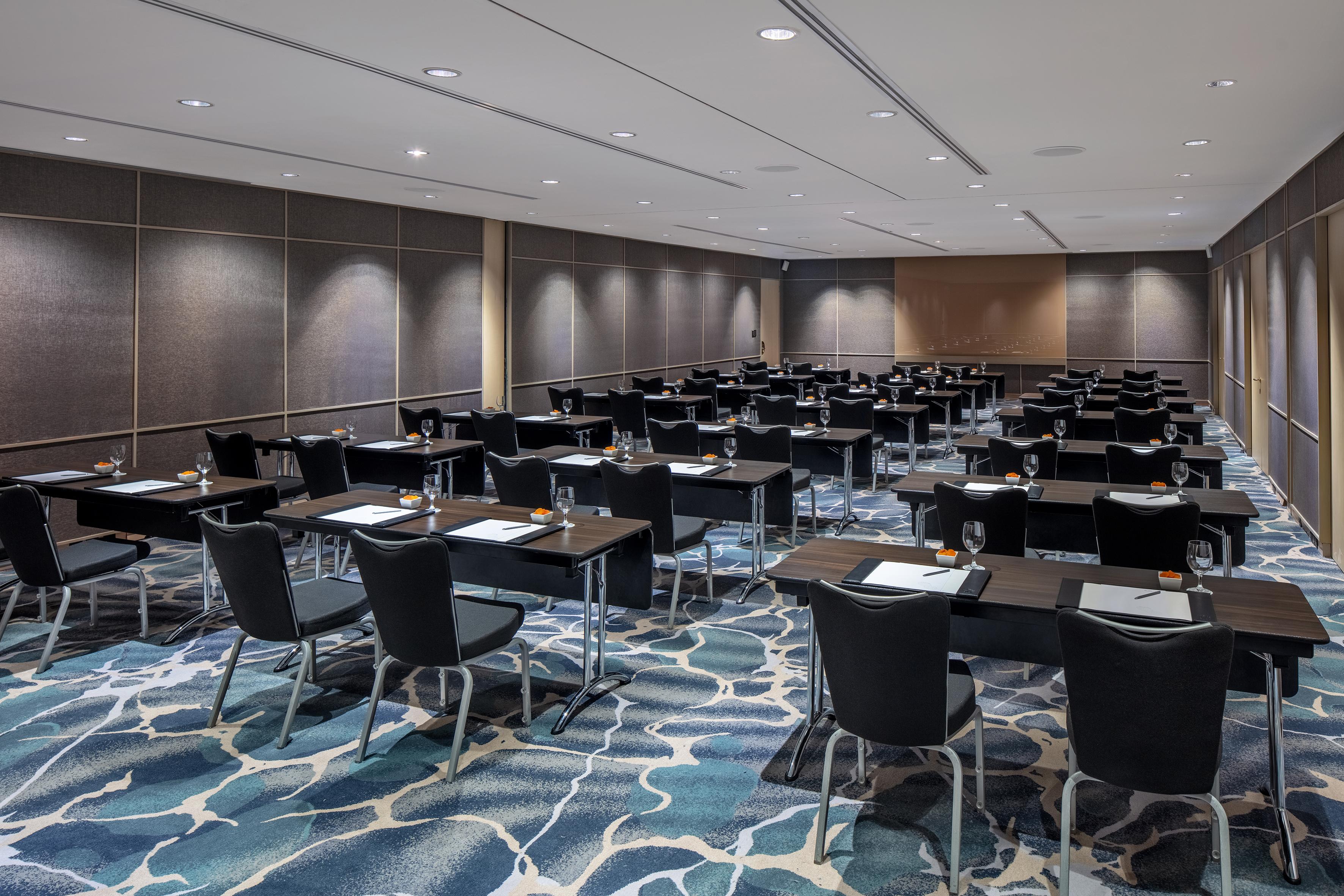 Swissotel The Stamford 5*