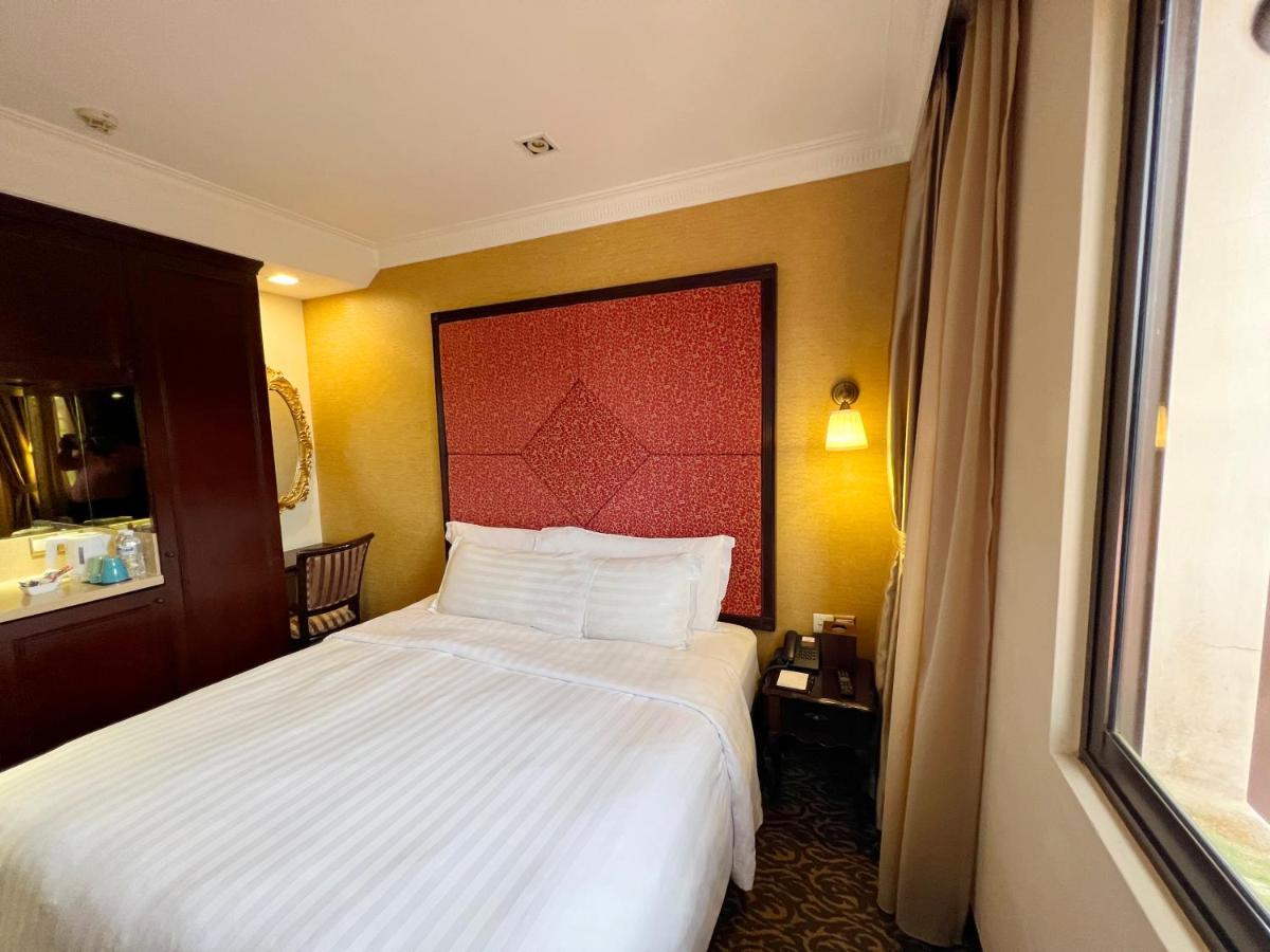Hotel Nostalgia