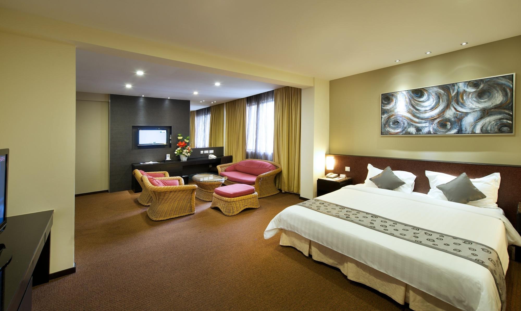 Royal Hotel 4*