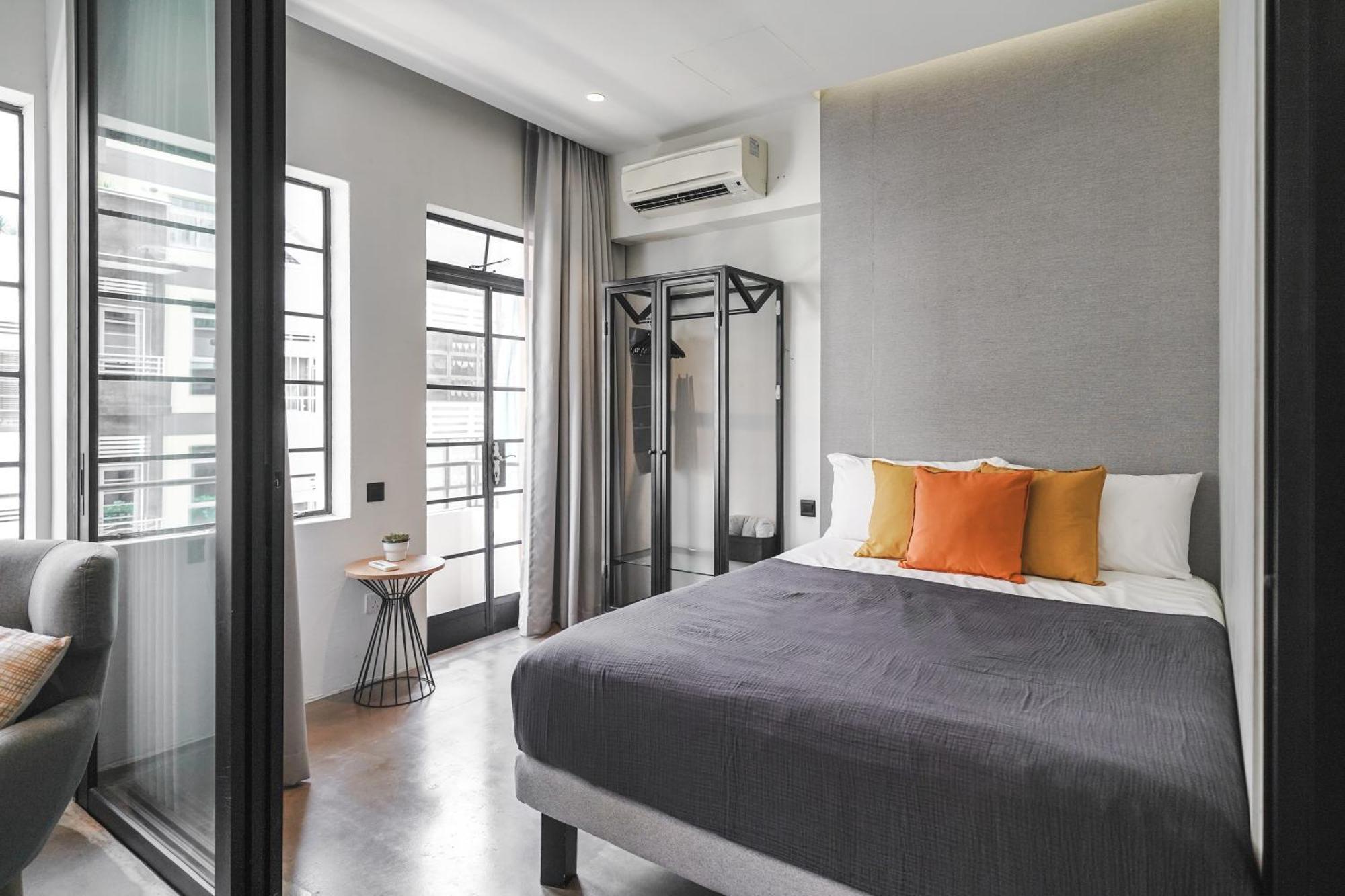 Apartment Base Residences: Hong Kong Street *
