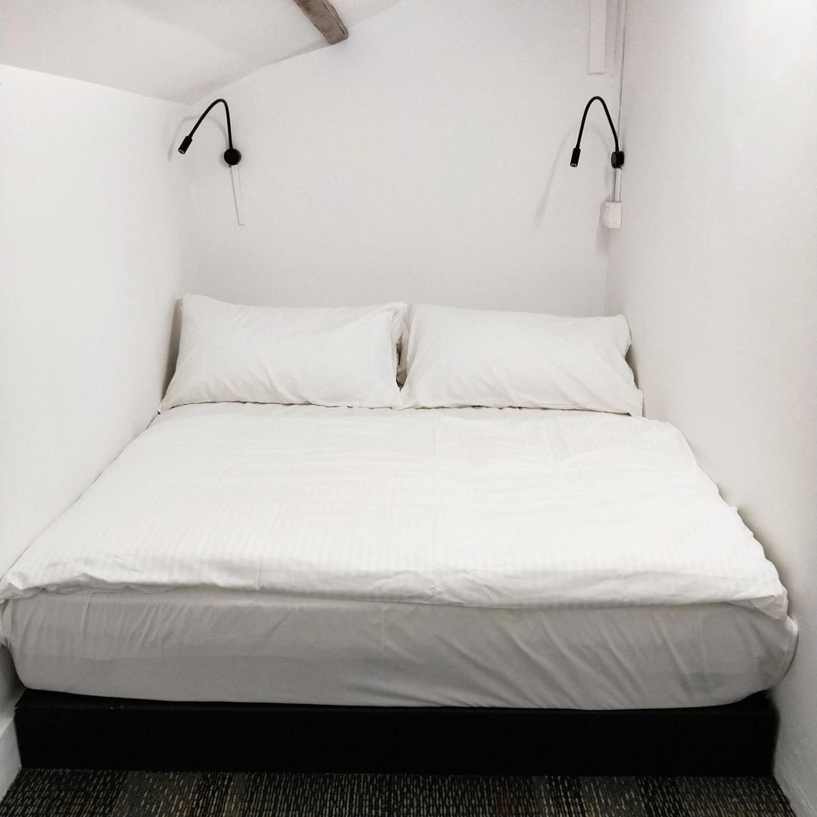 Wink At Mosque Street Capsulehotel