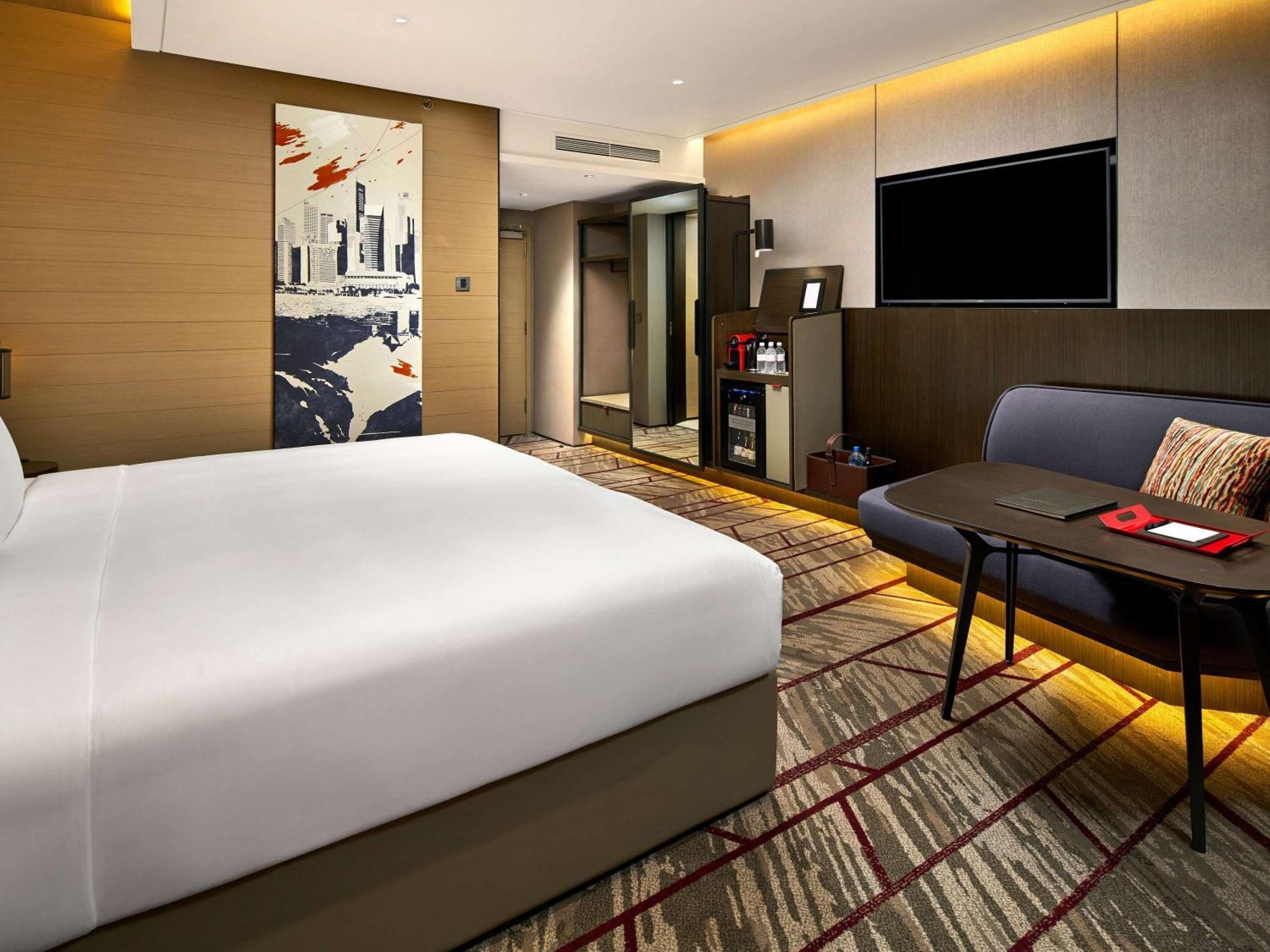 Swissotel The Stamford 5*