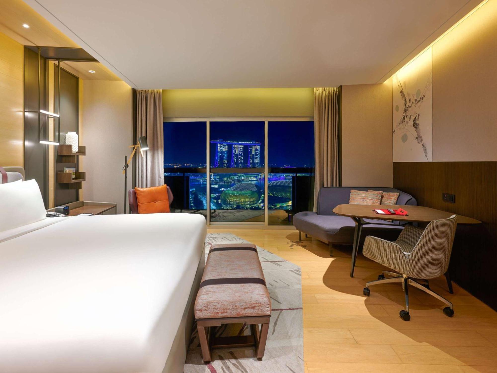 Swissotel The Stamford Hotel 5*