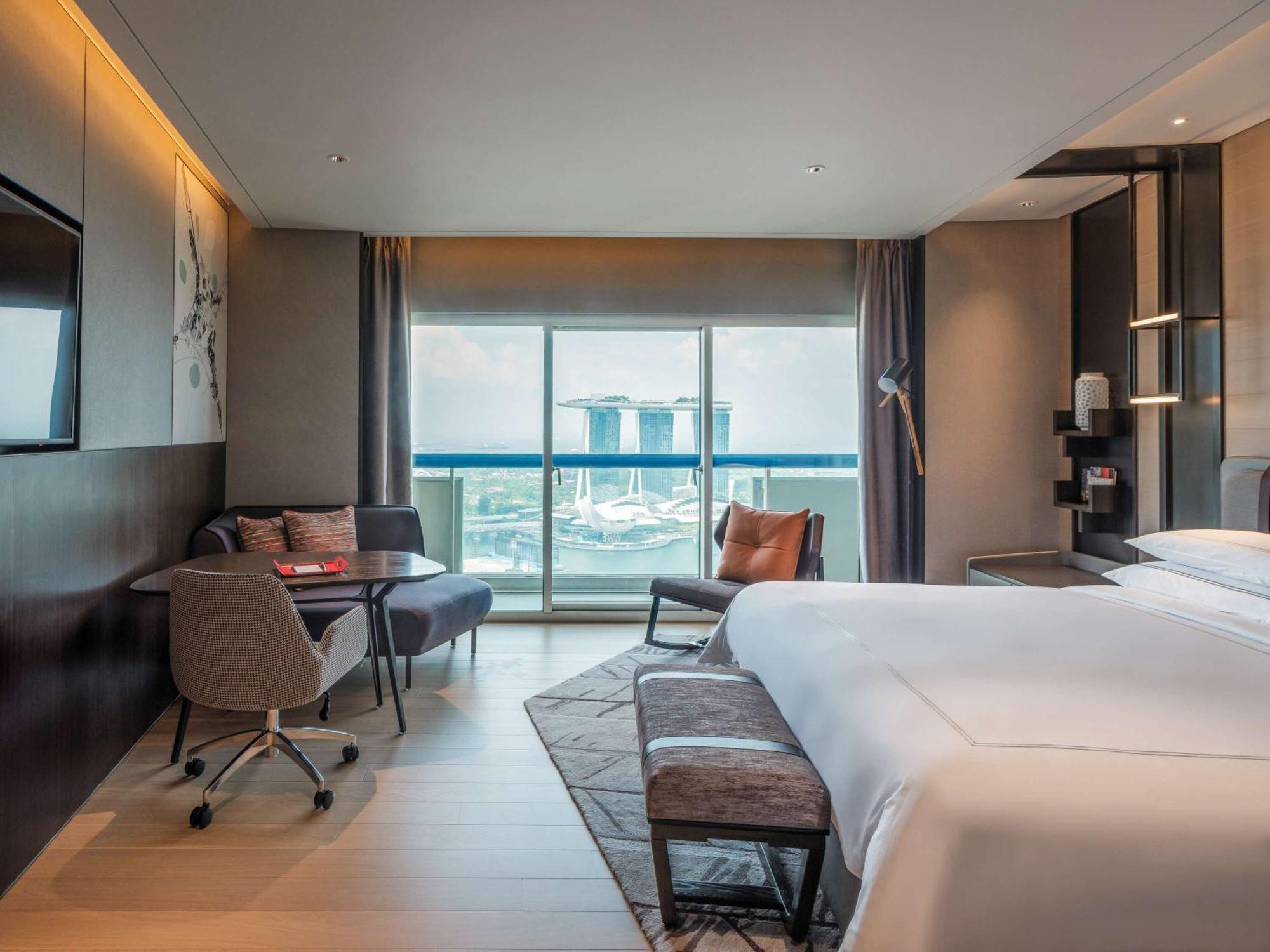 Swissotel The Stamford Hotel 5*