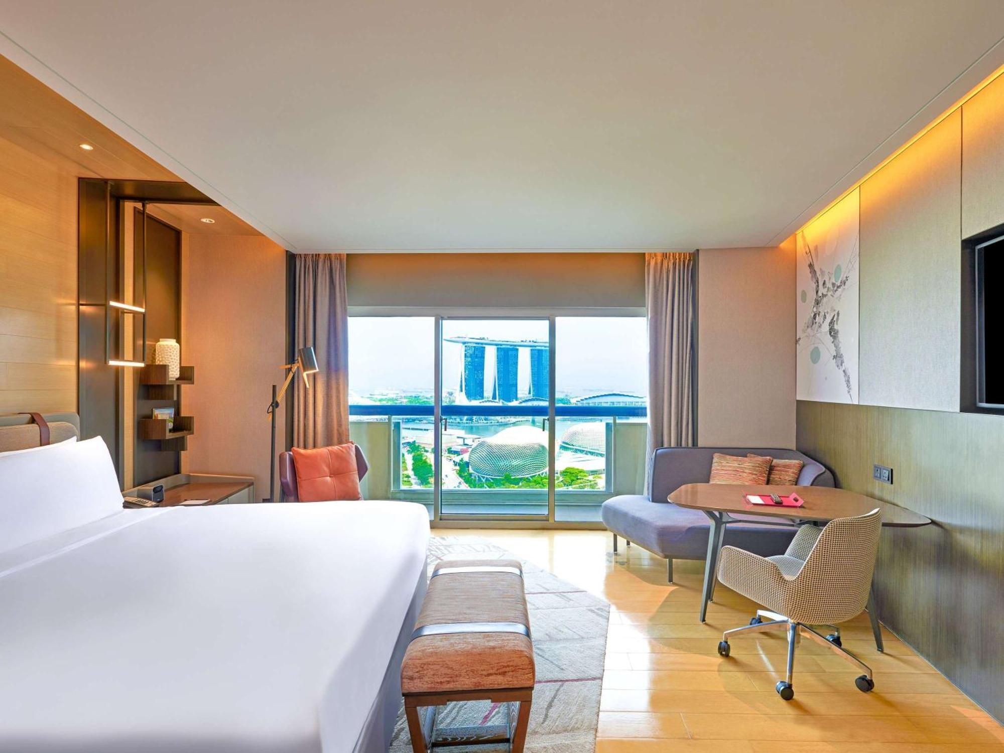 Swissotel The Stamford 5*
