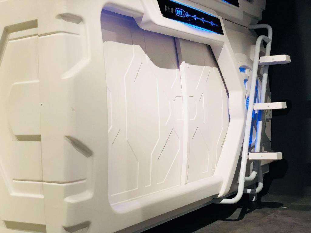 Met A Space Pod @ Chinatown Hostel Singapore
