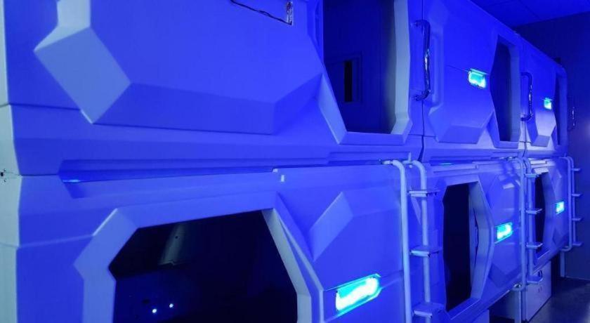 Met A Space Pod @ Chinatown Hostel *