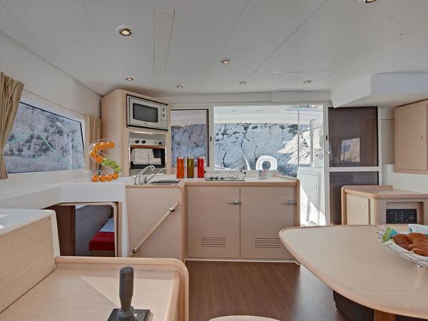 White Sails Yacht Sunrise Botel