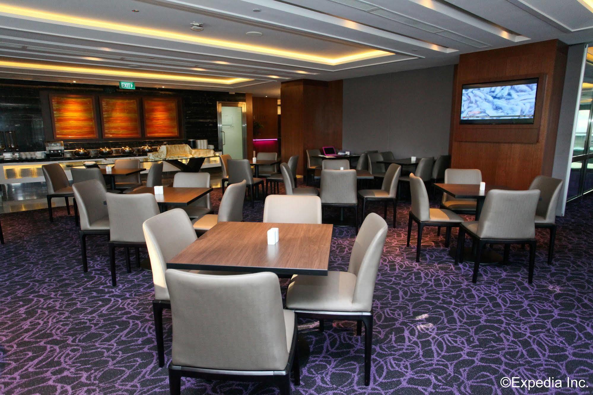 Hotel Aqueen Paya Lebar 4*