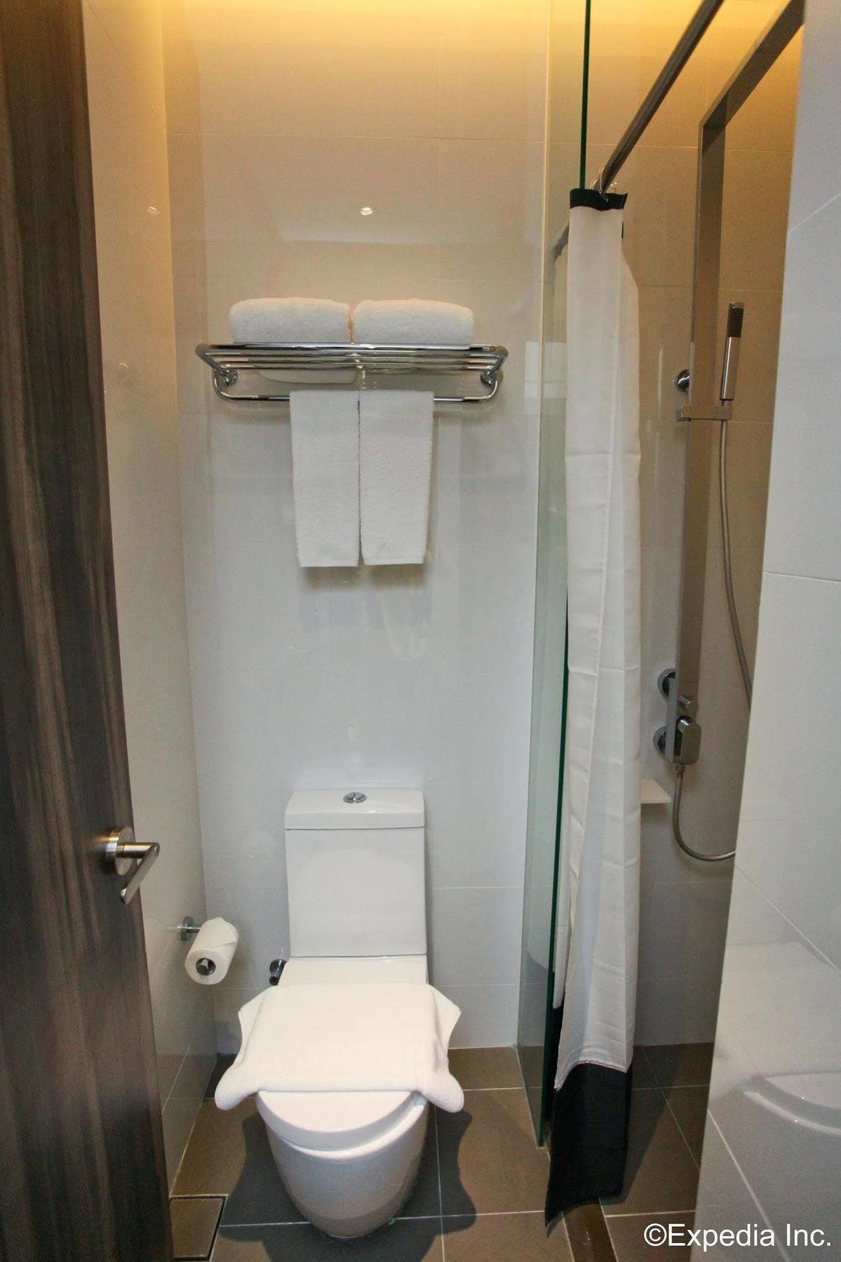 Aqueen Paya Lebar 4* Singapore
