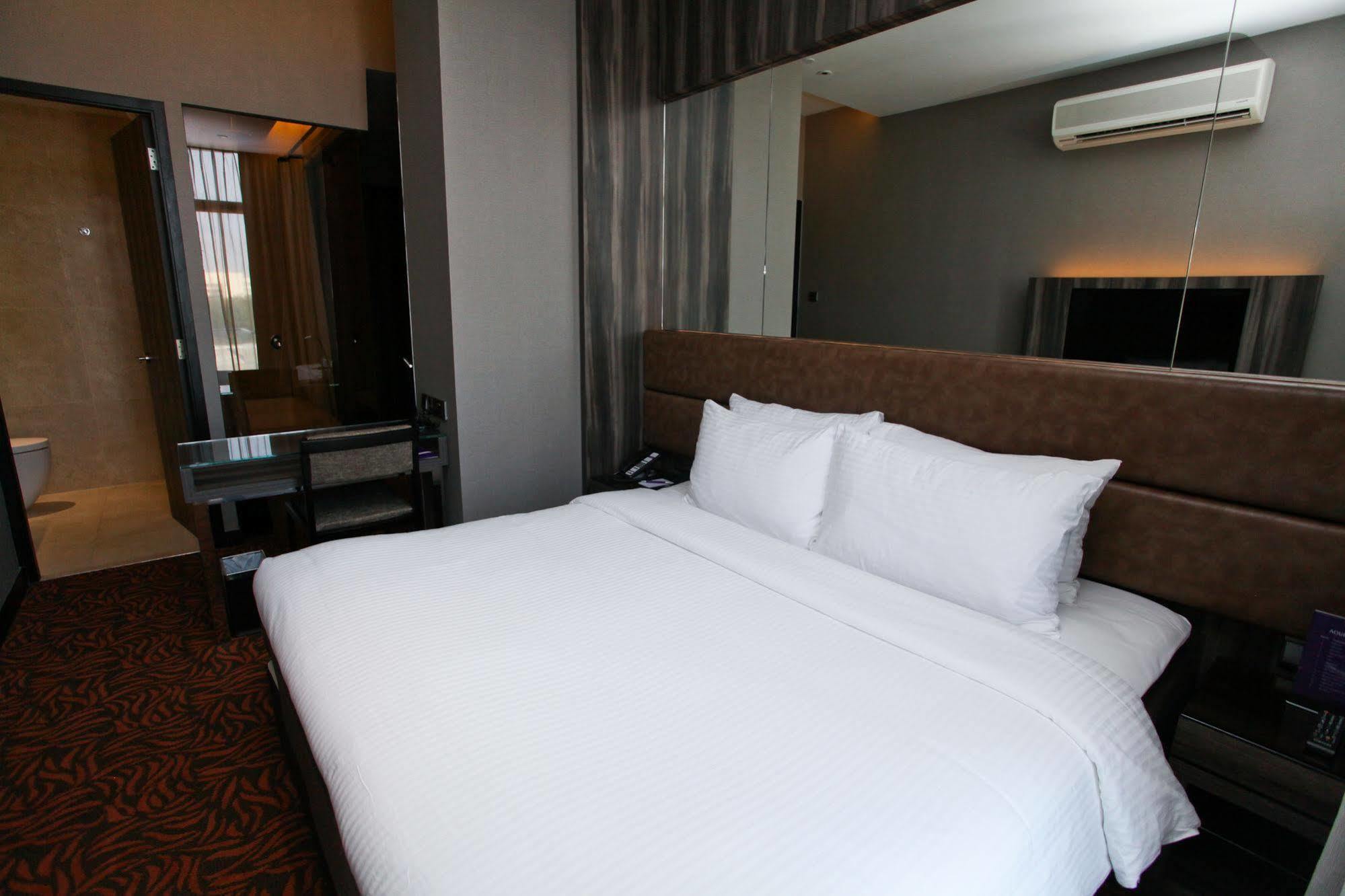 Aqueen Paya Lebar 4* Singapore