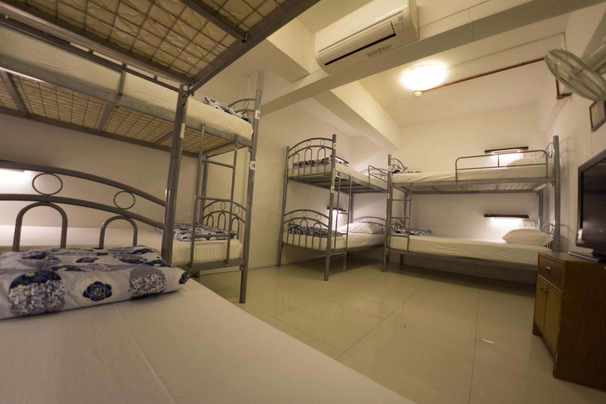 Ark Hostel *