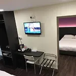 L Hotel @ 51 Desker