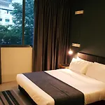Five Stones Hostel