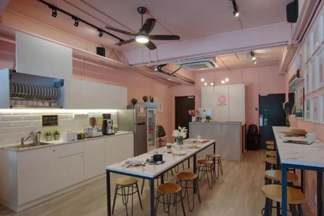Capsulehotel Quarters Capsule Singapore