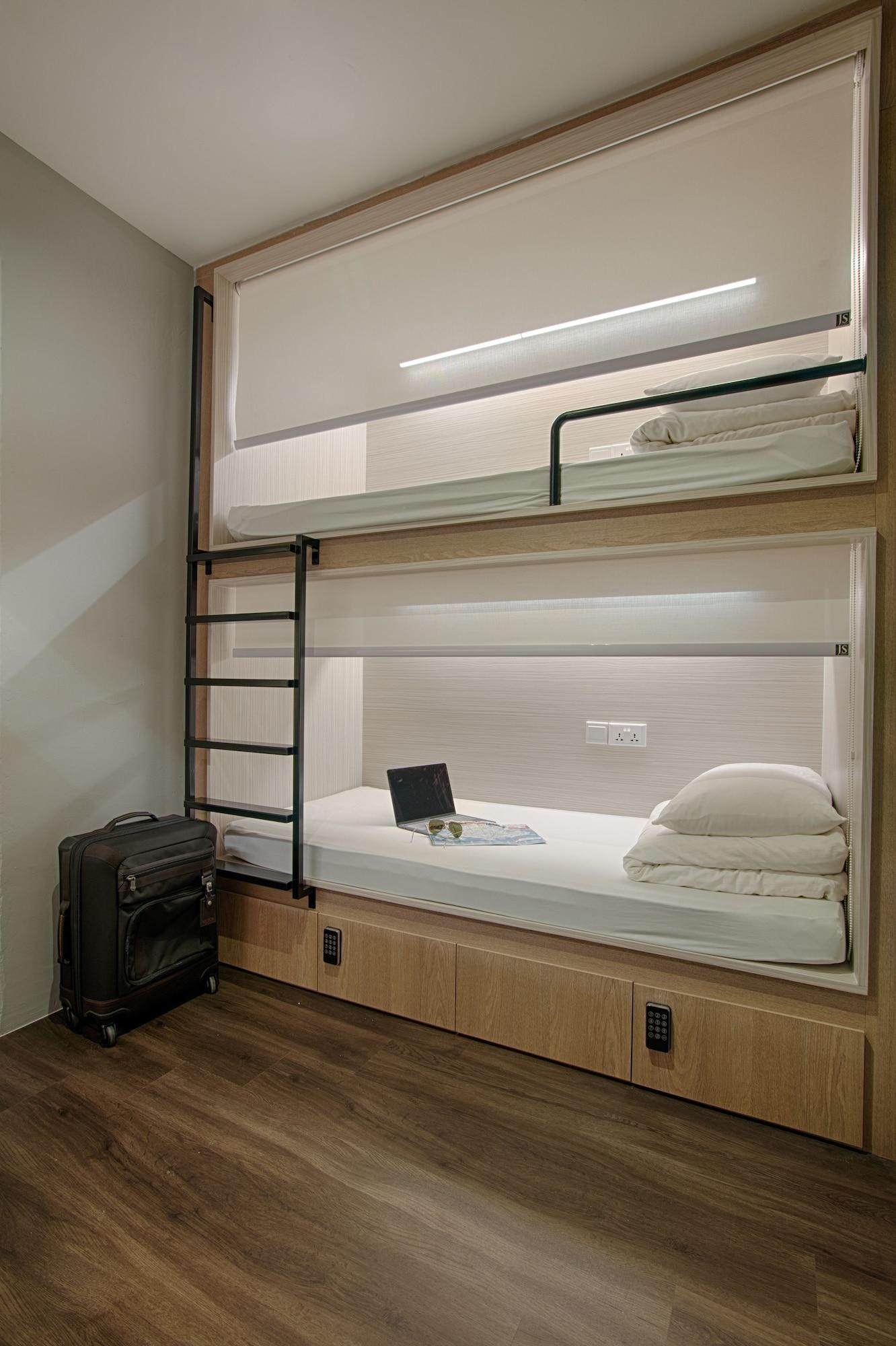 Quarters Capsule Capsulehotel 2*