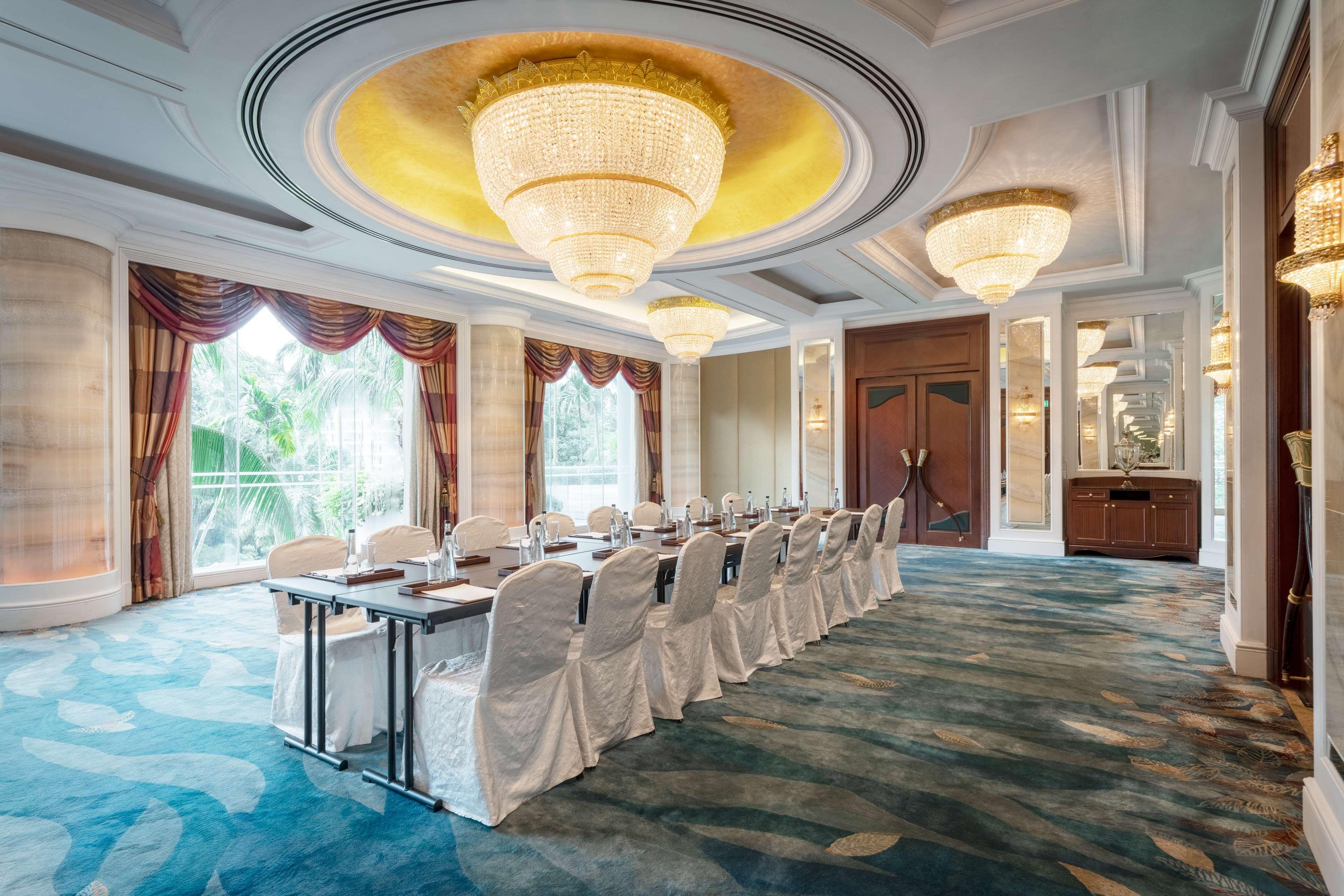 Hotel Shangri-la 5*