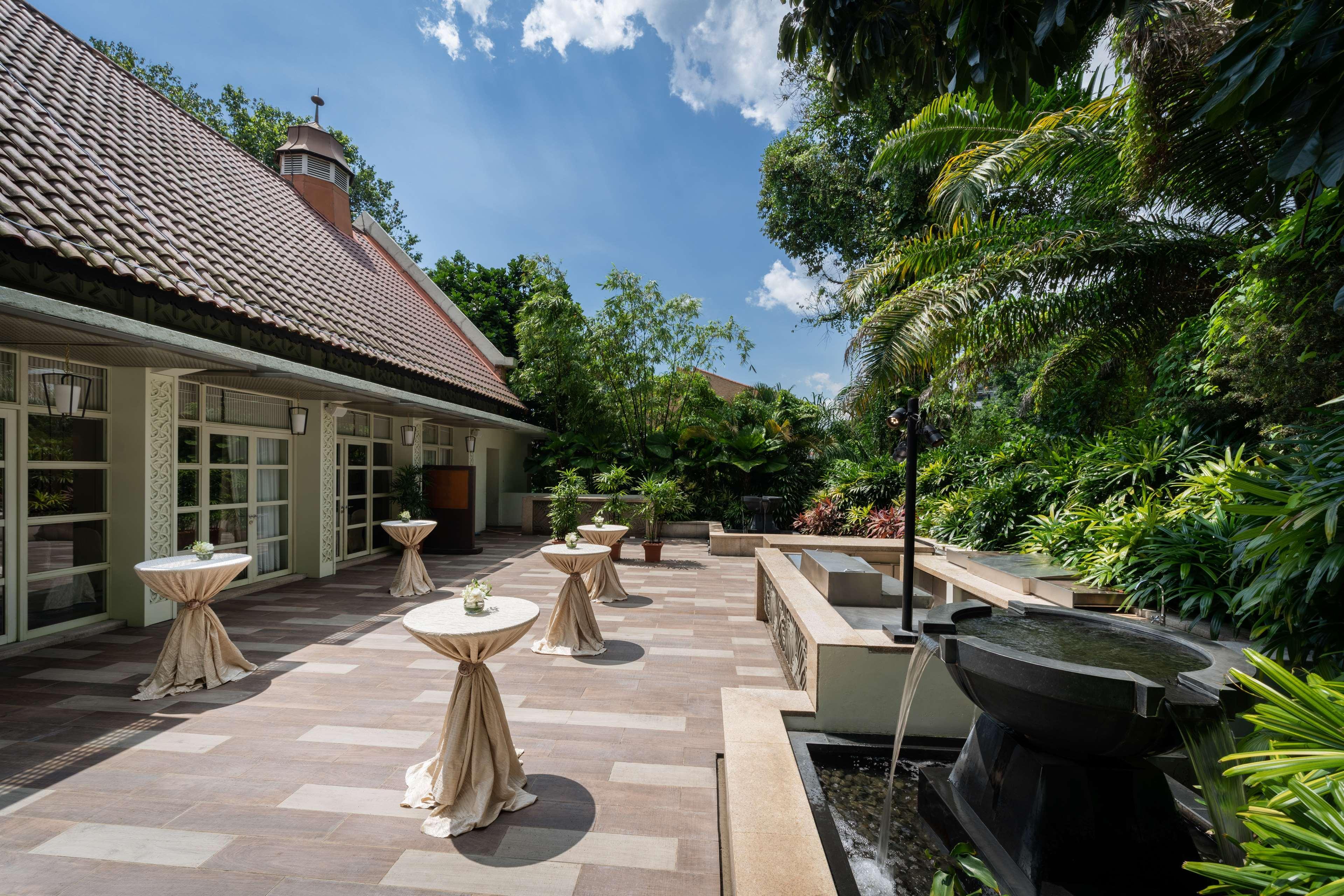 Shangri-la Hotel 5*