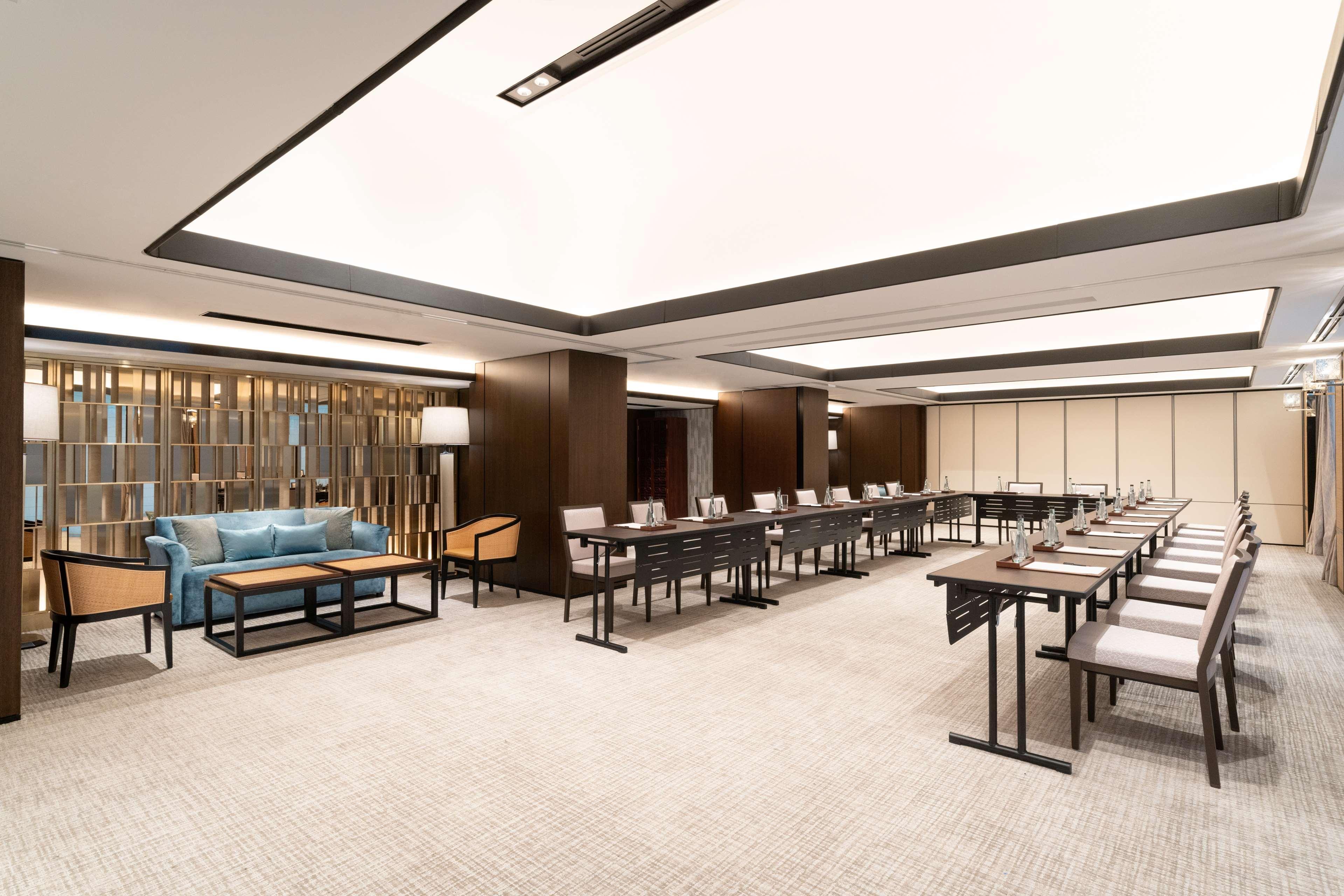 Shangri-la Hotel 5*