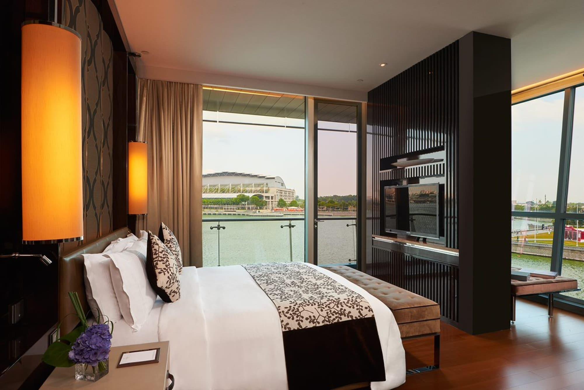 The Fullerton Bay