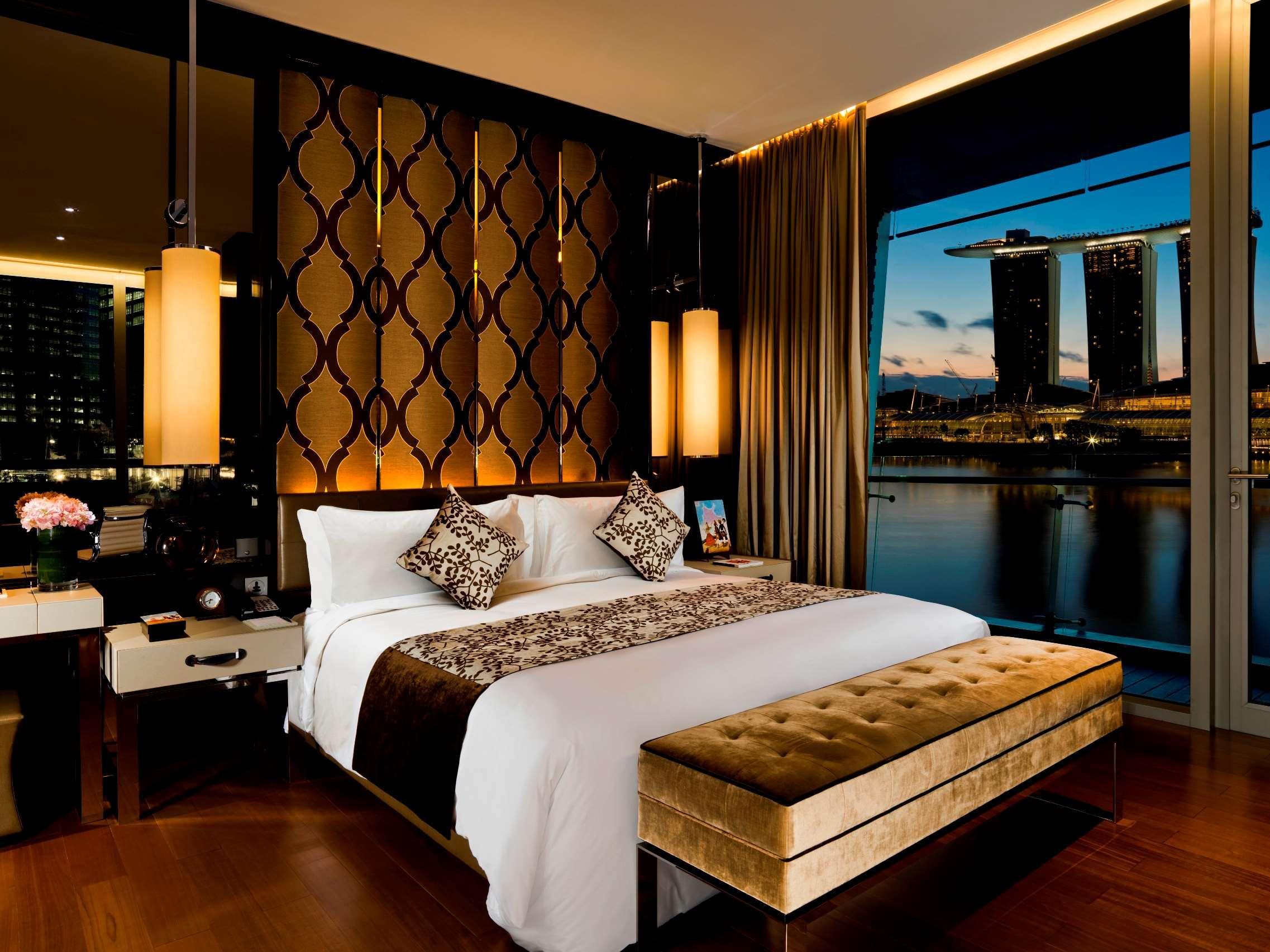 The Fullerton Bay