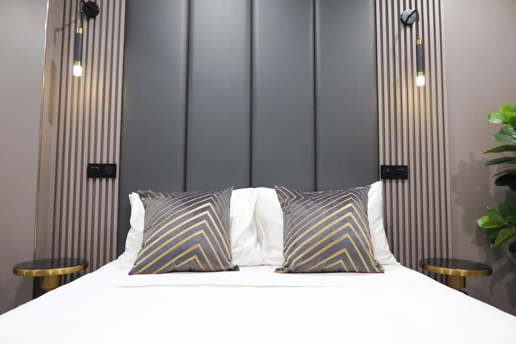R Residences Apartment *