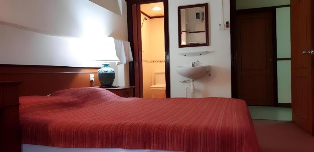 Hotel South East 2*