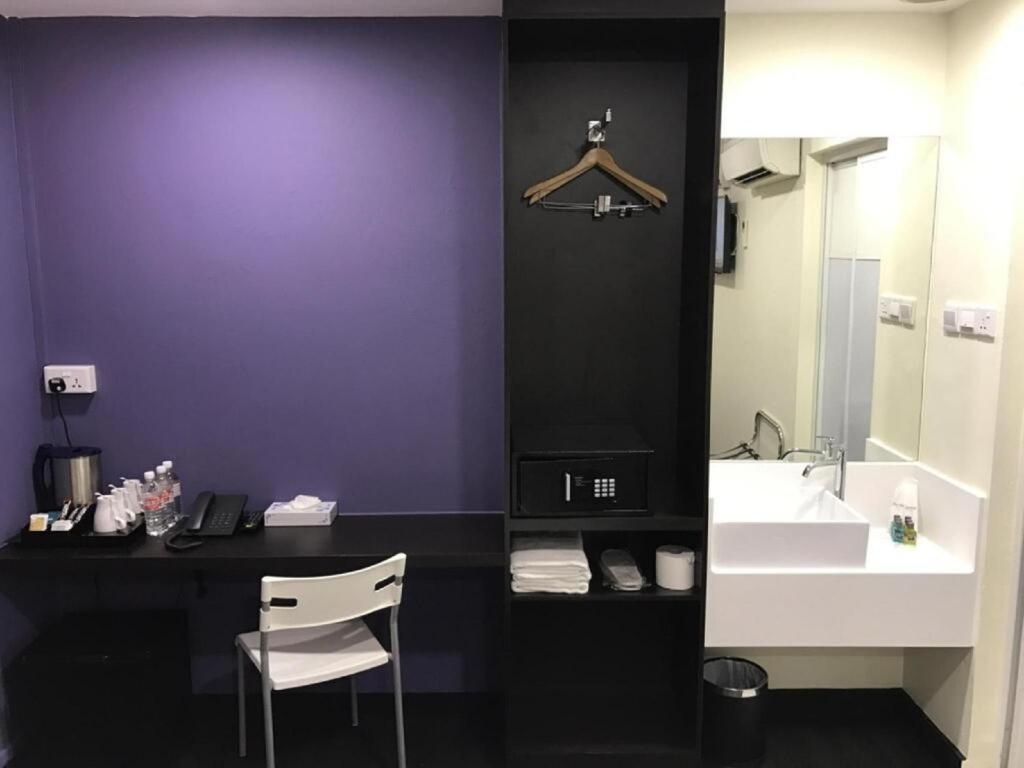 L @ 51 Desker Hotel Singapore