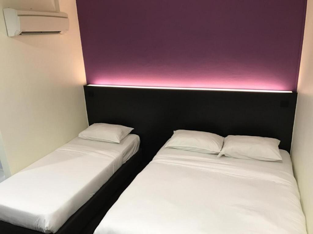 L @ 51 Desker Hotel 2*