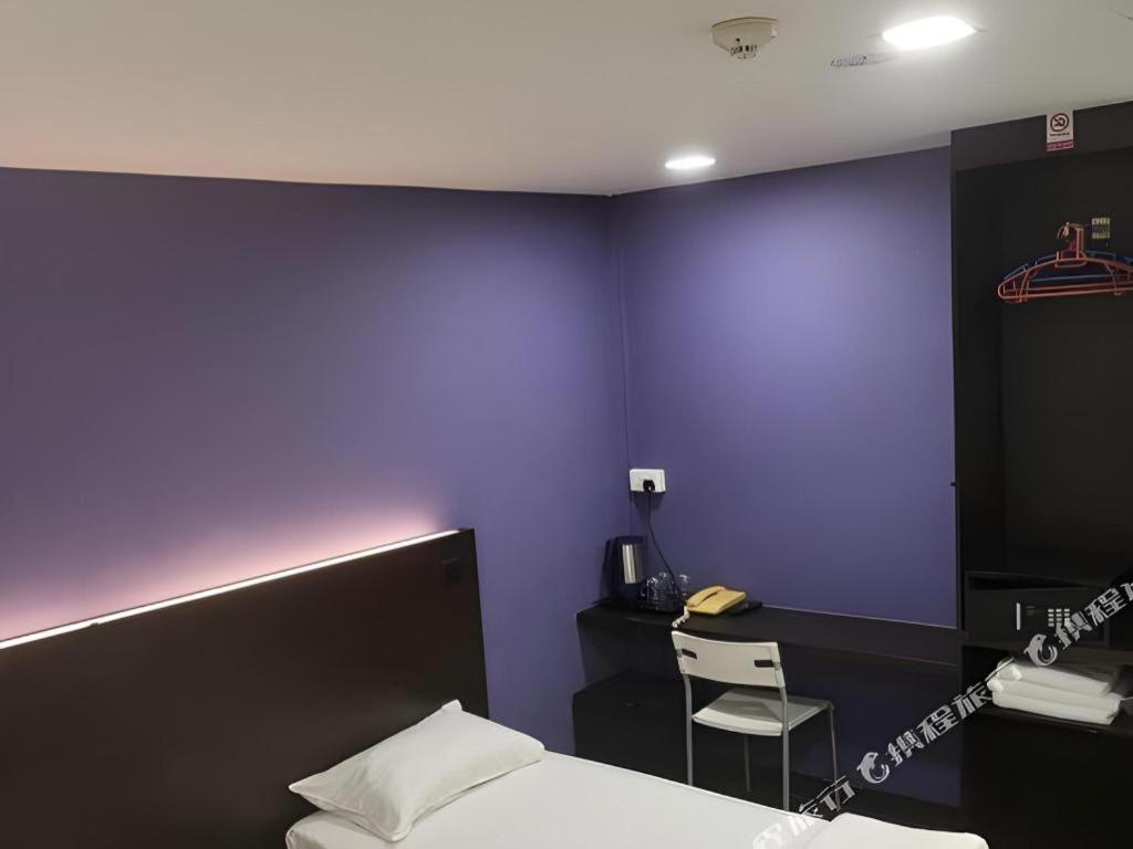 L @ 51 Desker 2* Singapore