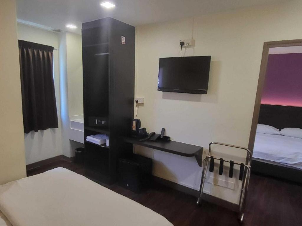 L @ 51 Desker Hotel