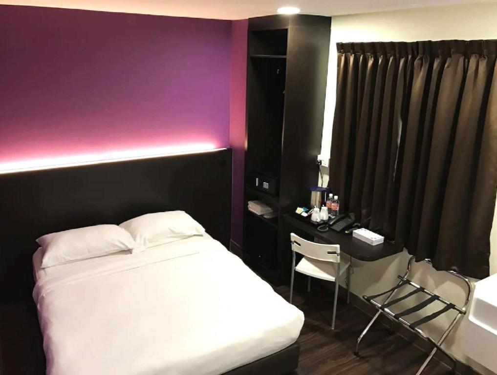 L @ 51 Desker Hotel