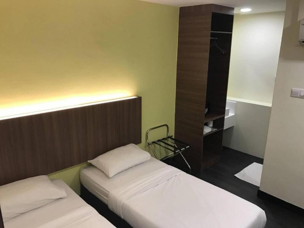 Hotel L @ 51 Desker 2*