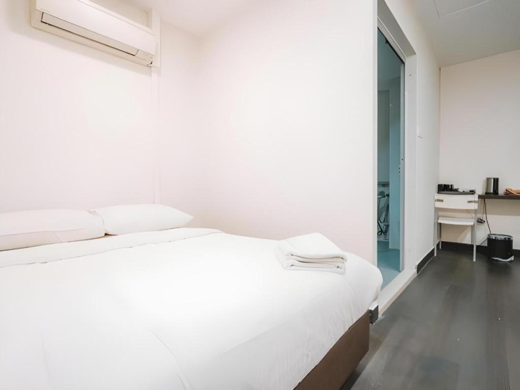 L @ 51 Desker Hotel Singapore