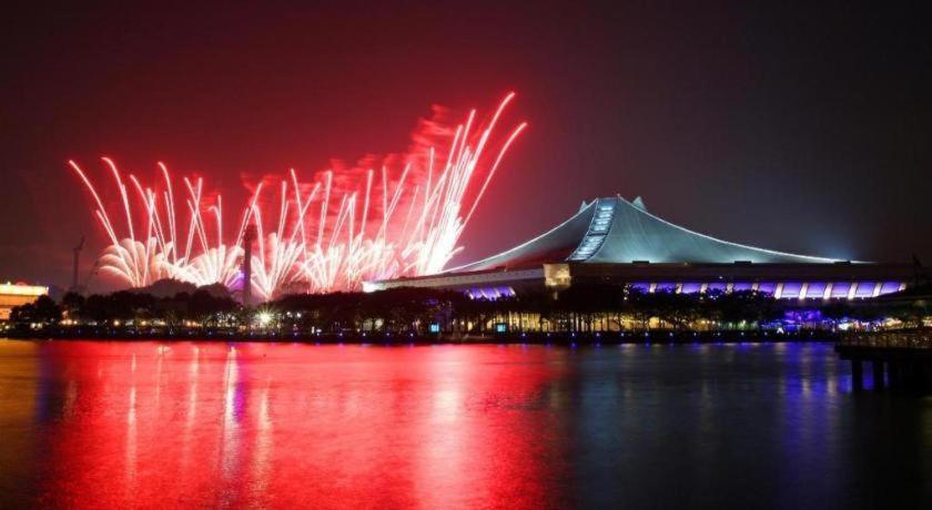L @ 51 Desker Singapore