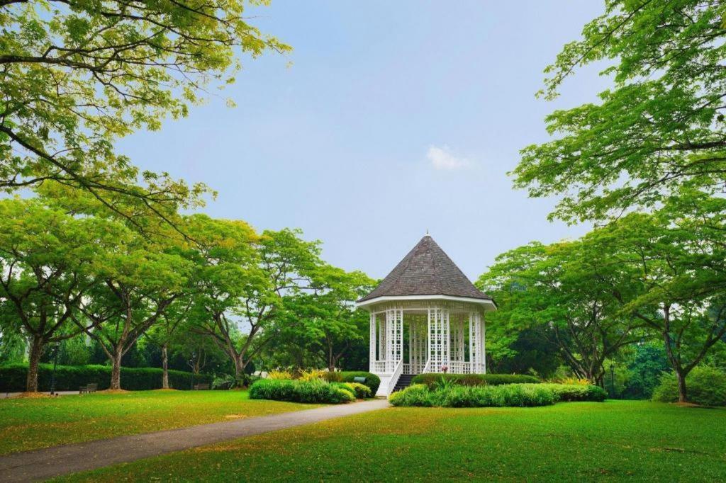 L @ 51 Desker 2* Singapore