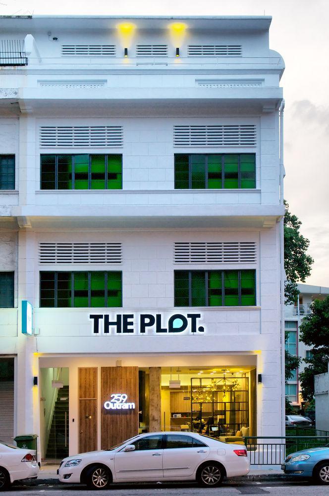 Thad's Boutique * Singapore