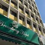 L Hotel At Broadway