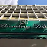 L Hotel At Broadway