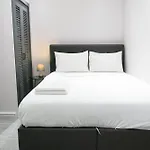 Deluxe Studio & Suite By Rr