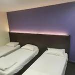 L Hotel @ 51 Desker