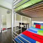 Reddoorz Hostel Near Kampong Bahru Road