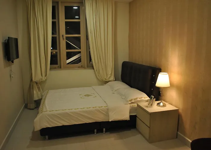 Jayleen Clarke Quay Hotel