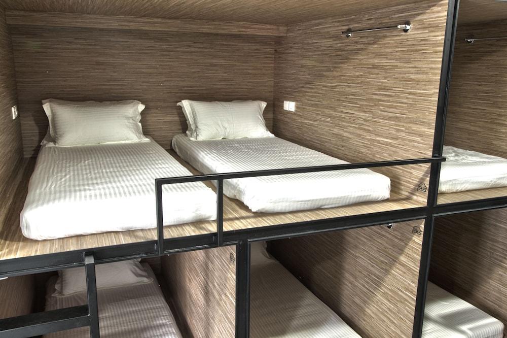 Capsule hotel Dream