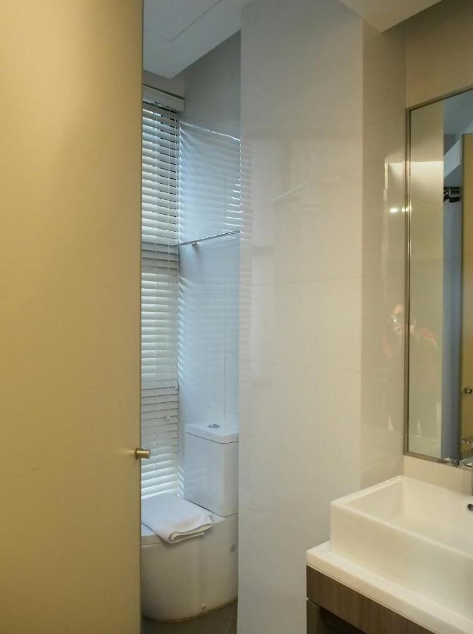 Aqueen Kitchener Hotel