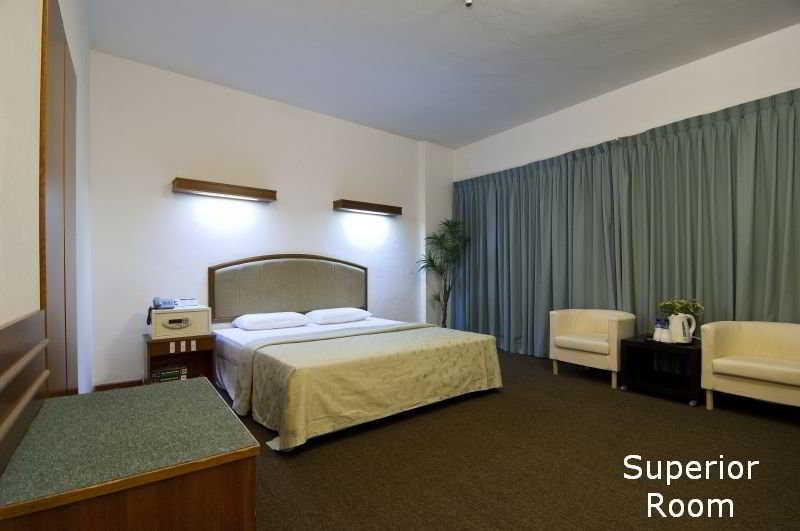 Supreme 3*