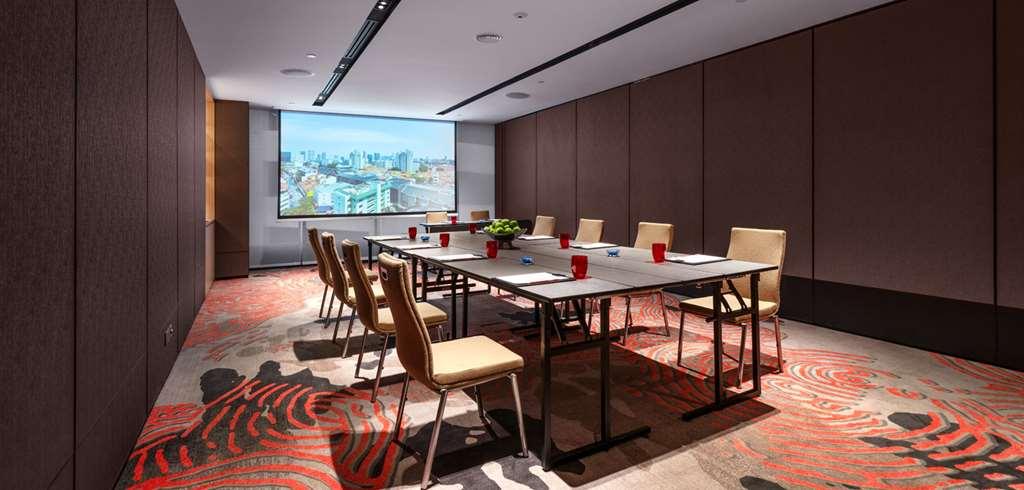 Novotel On Kitchener 4*