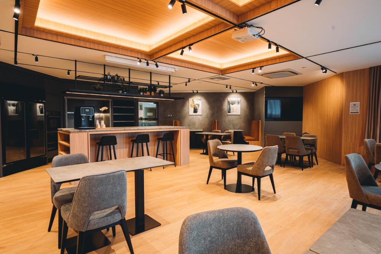 Aparthotel Great World Residences 4*
